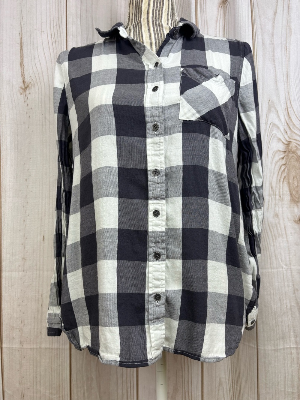 True Craft Buffalo Plaid Button-Down Lightweight Shirt Black White Size Medium